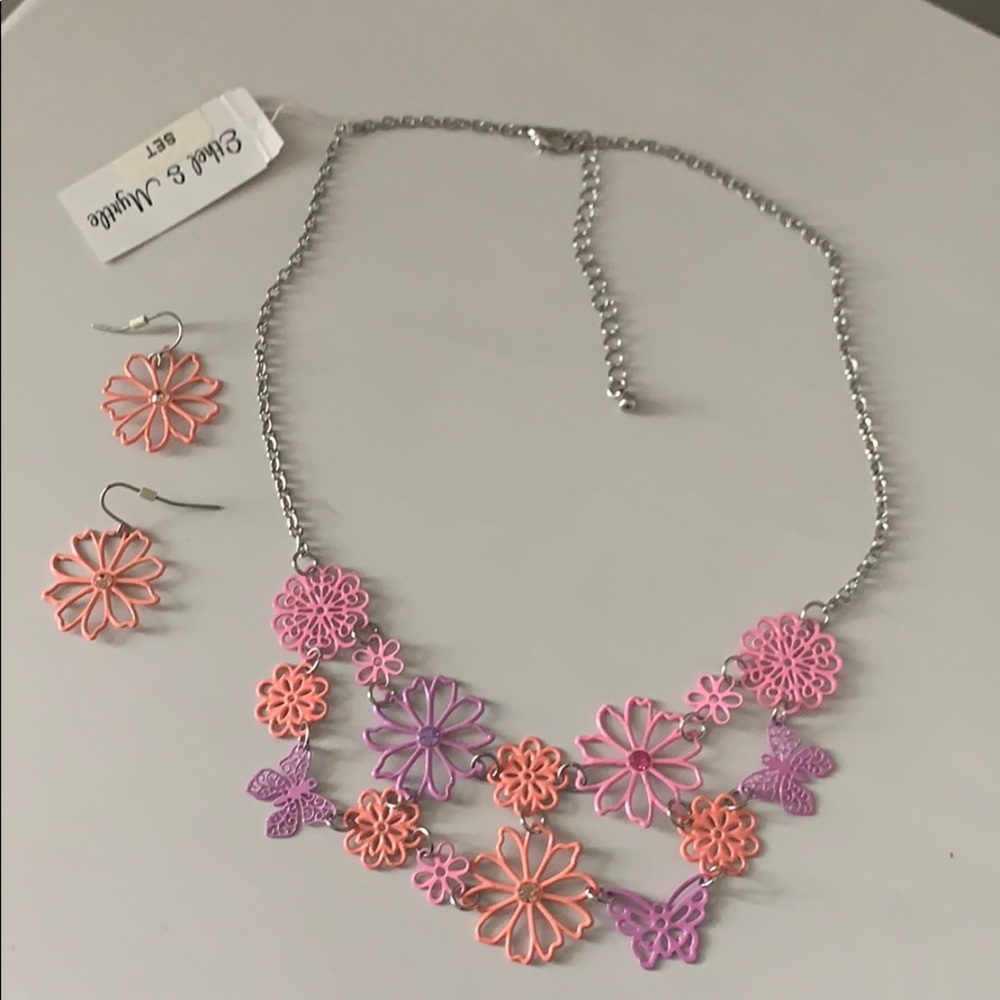 Flowery necklace and matching earrings
